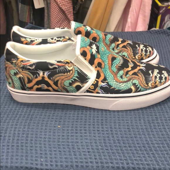 Dragon Print Slip-On Shoes - Black and Green - Picture 2 of 5